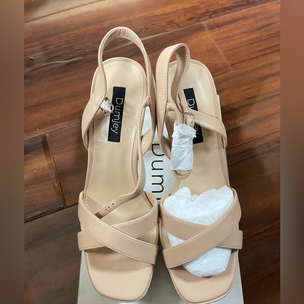 Women's Tan Strappy Sandals - DUMJEY - 7.5 NWT